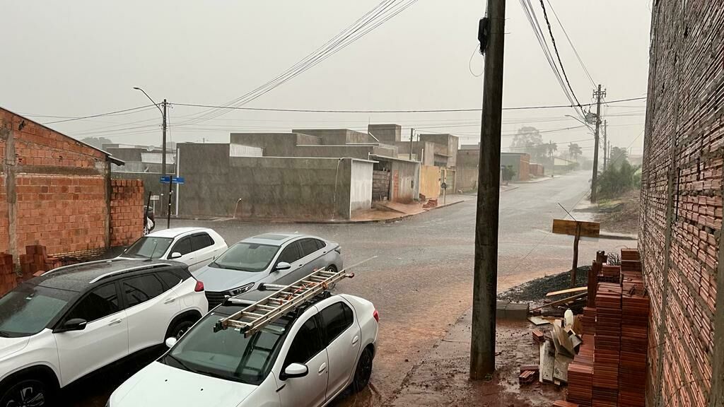 Imagem de compartilhamento para o artigo Chuva chega e alivia calorão nesta terça-feira em Costa Rica da MS Todo dia